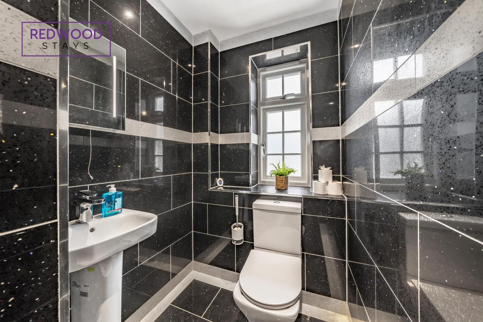Brand New, 1 Bed 1 Bath, Modern Town Center Apartment, Netflix By Redwood Stays Aldershot Bagian luar foto